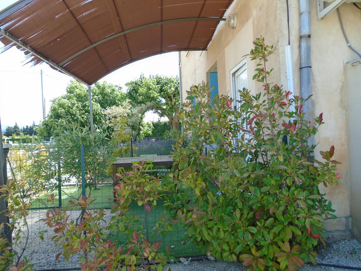 Gite Les Feuilles De Chene Carpentras Exterior photo