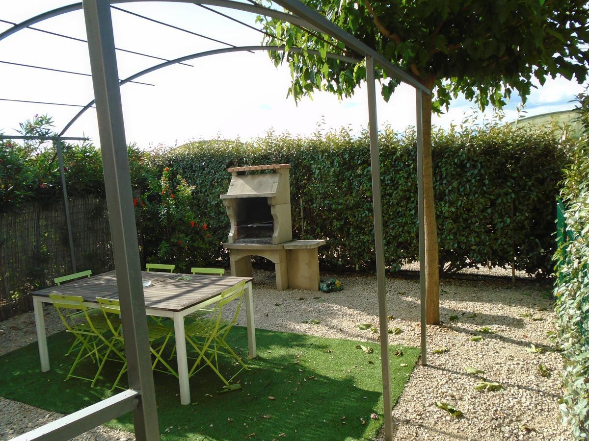 Gite Les Feuilles De Chene Carpentras Exterior photo